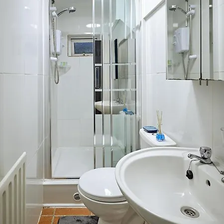 Stylish 2 Bedroom In Clifton - Garden