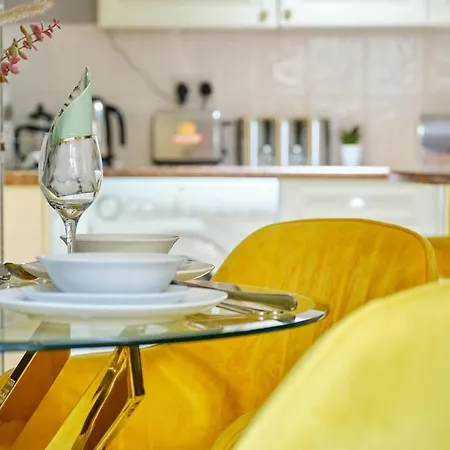 Stylish 2 Bedroom In Clifton - Garden * Bristol