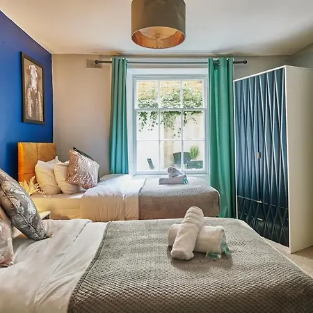 Stylish 2 Bedroom In Clifton - Garden Apartment