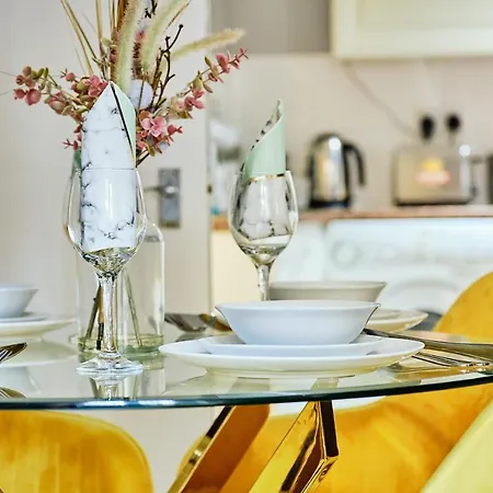Stylish 2 Bedroom In Clifton - Garden *